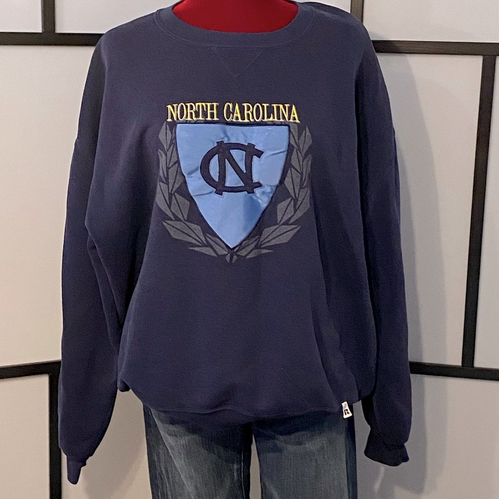 Vintage Russell Athletic Women’s UNC Navy Blue Sweatshirt (XXL)